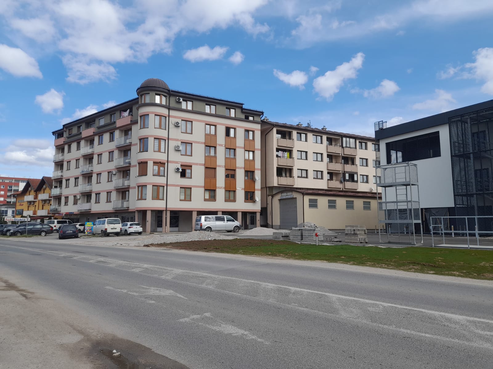 Agencija za nekretnine Platinum STAR izdvaja iz svoje ponude prodaju stana 50m2 +balkon u Istocnom Sarajevu.