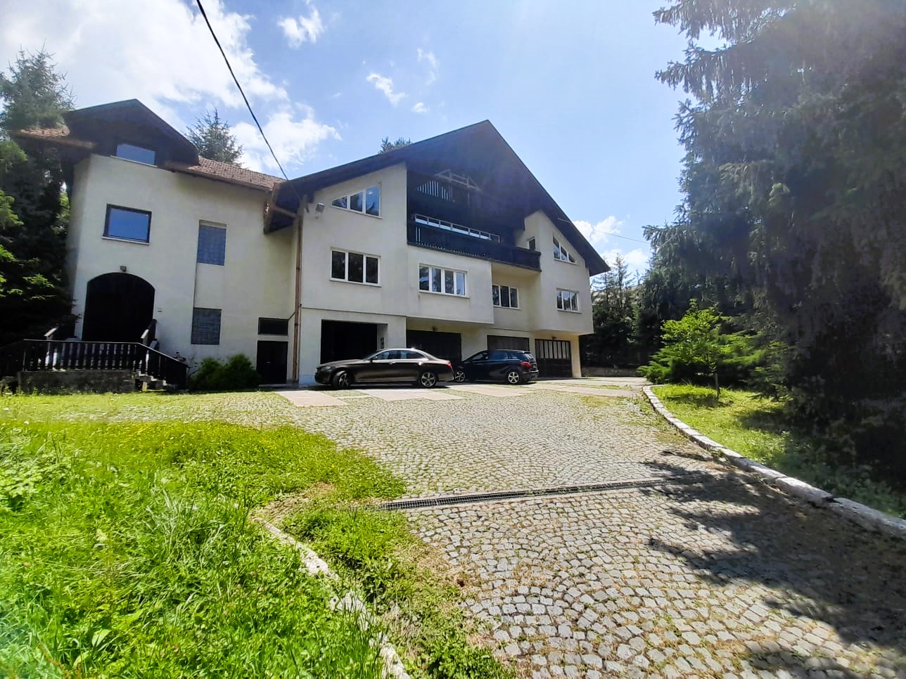 PLATINUM STAR AGENCIJA za nekretnine izdvaja iz svoje ponude prodaju stambeno poslovne nekretnine 850m2 sa 2485m2 okućnice -smještenoj u zelenoj oazi nadomak Sarajeva, Opština Vogošća -Hotonj